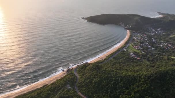 圣卡塔里纳的Balneario Camboriutaquaras海滩和Laranjeiras海滩空中景观在景观 — 图库视频影像