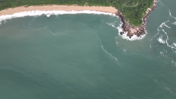 圣卡塔里纳的Balneario Camboriutaquaras海滩和Laranjeiras海滩空中景观在景观 — 图库视频影像