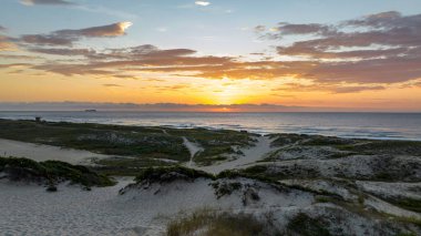 Florianpolis, Campeche plajı güneş doğarken. Brezilya.