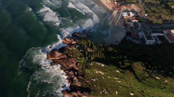 フロリアノポリス ジョアキナビーチ 日の出の間の空中ビュー — ストック動画