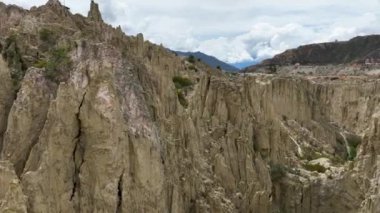La Paz, Valle de la Luna manzaralı kaya oluşumları. Bolivya.