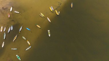 Guarda do Embau Plajı, Florianopolis yakınlarındaki Santa Catarina eyaletinde yer almaktadır. Brezilya, Güney Amerika 'daki plajın hava görüntüsü.