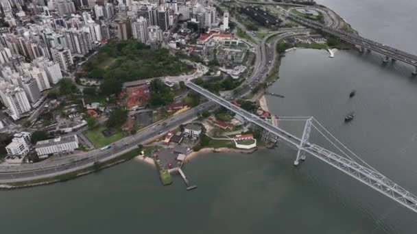 ブラジルのサンタカタリーナのフロリアノポリス首都 日の出の間 ドローンで撮影した航空写真 — ストック動画