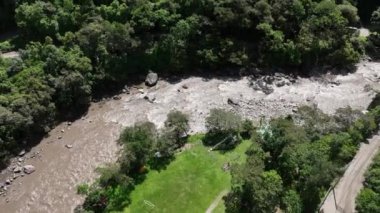 Machu Picchu, Peru. Hava görüntüsü. Urubamba Nehri.