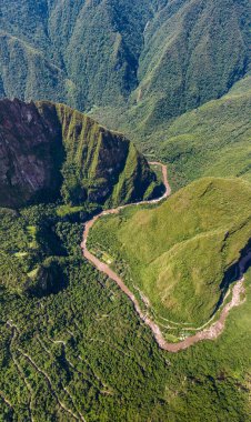 Machu Picchu, Peru 'daki Urubamba Nehri. Hava görünümü