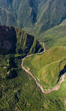 Machu Picchu, Peru 'daki Urubamba Nehri. Hava görünümü