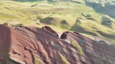 Gökkuşağı Dağı, Peru. Cusco yakınlarında Cerro Colorado olarak da bilinir..