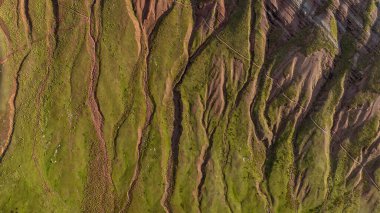 Gökkuşağı Dağı, Peru. Cusco yakınlarında Cerro Colorado olarak da bilinir. Hava görüntüsü. Güney Amerika