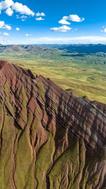 Gökkuşağı Dağı, Peru. Cusco yakınlarında Cerro Colorado olarak da bilinir. Hava görüntüsü. Güney Amerika