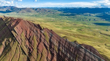 Gökkuşağı Dağı, Peru. Cusco yakınlarında Cerro Colorado olarak da bilinir. Hava görüntüsü. Güney Amerika