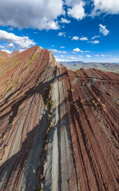 Gökkuşağı Dağı, Peru. Cusco yakınlarında Cerro Colorado olarak da bilinir. Hava görüntüsü. Güney Amerika