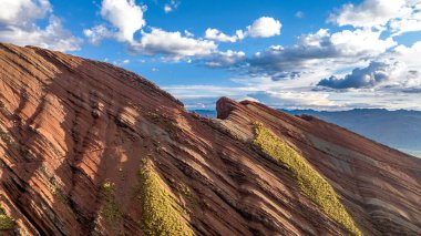 Gökkuşağı Dağı, Peru. Cusco yakınlarında Cerro Colorado olarak da bilinir. Hava görüntüsü. Güney Amerika