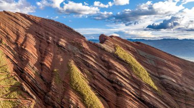 Gökkuşağı Dağı, Peru. Cusco yakınlarında Cerro Colorado olarak da bilinir. Hava görüntüsü. Güney Amerika