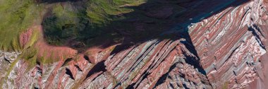 Gökkuşağı Dağı, Peru. Cusco yakınlarında Cerro Colorado olarak da bilinir. Hava görüntüsü. Güney Amerika
