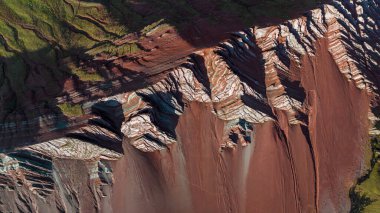 Gökkuşağı Dağı, Peru. Cusco yakınlarında Cerro Colorado olarak da bilinir. Hava görüntüsü. Güney Amerika