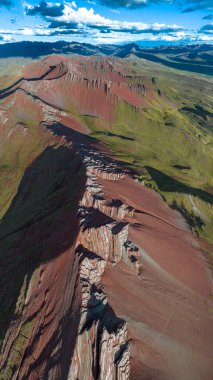 Gökkuşağı Dağı, Peru. Cusco yakınlarında Cerro Colorado olarak da bilinir. Hava görüntüsü. Güney Amerika