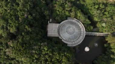 Curitiba Parana Brezilya 'daki Opera De Arame. Botanik Dağı. Kırsal Arazide Çiftçilik Huzurlu. Kırsal Orman Kırsal Arkaplan Yaz Doğası.