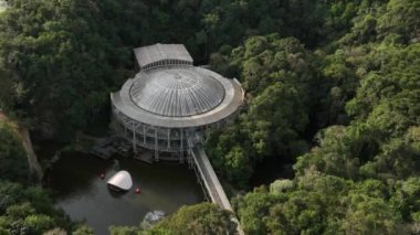 Curitiba Parana Brezilya 'daki Opera De Arame. Botanik Dağı. Kırsal Arazide Çiftçilik Huzurlu. Kırsal Orman Kırsal Arkaplan Yaz Doğası.