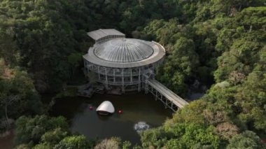 Curitiba Parana Brezilya 'daki Opera De Arame. Botanik Dağı. Kırsal Arazide Çiftçilik Huzurlu. Kırsal Orman Kırsal Arkaplan Yaz Doğası.