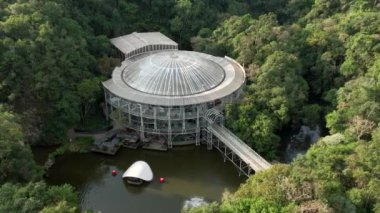 Curitiba Parana Brezilya 'daki Opera De Arame. Botanik Dağı. Kırsal Arazide Çiftçilik Huzurlu. Kırsal Orman Kırsal Arkaplan Yaz Doğası.