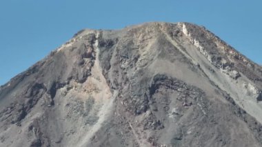 Atacama, Şili 'deki Licancabur volkanı. Hava görüntüsü. Güney Amerika