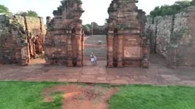 Cizvit Harabeleri. San Ignacio mini misyonu 1632 'de Cizvitler tarafından kuruldu, Misiones Eyaleti, Arjantin