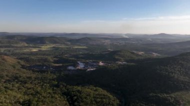 Goias 'ta pirenopolis, günbatımı hava manzarası.