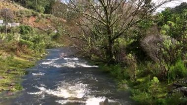 Urubici, Santa Catarina, Brezilya 'da. Hava görüntüsü. Nehir yavaş çekimde