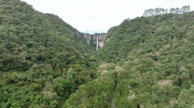 Urubici, Santa Catarina, Brezilya 'da. Hava görüntüsü. Avencal Şelalesi.