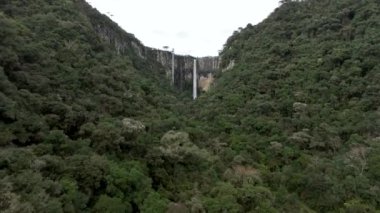 Urubici, Santa Catarina, Brezilya 'da. Hava görüntüsü. Avencal Şelalesi.