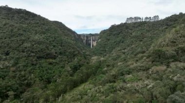 Urubici, Santa Catarina, Brezilya 'da. Hava görüntüsü. Avencal Şelalesi.