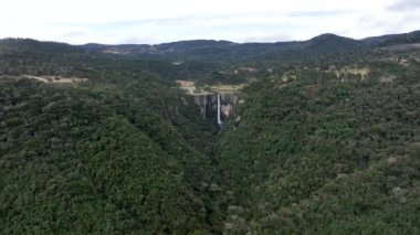 Urubici, Santa Catarina, Brezilya 'da. Hava görüntüsü. Avencal Şelalesi.