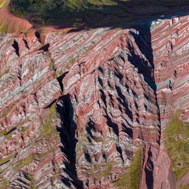 Gökkuşağı Dağı, Peru. Cusco yakınlarında Cerro Colorado olarak da bilinir. Hava Görünümü, kare resim