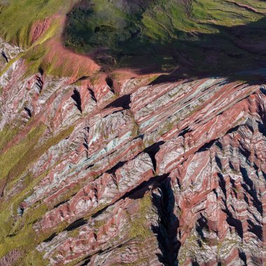 Gökkuşağı Dağı, Peru. Cusco yakınlarında Cerro Colorado olarak da bilinir. Hava Görünümü, kare resim