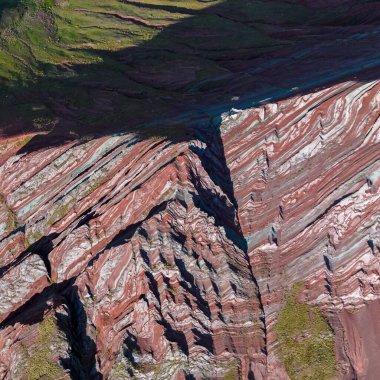 Gökkuşağı Dağı, Peru. Cusco yakınlarında Cerro Colorado olarak da bilinir. Hava Görünümü, kare resim