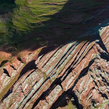 Gökkuşağı Dağı, Peru. Cusco yakınlarında Cerro Colorado olarak da bilinir. Hava Görünümü, kare resim