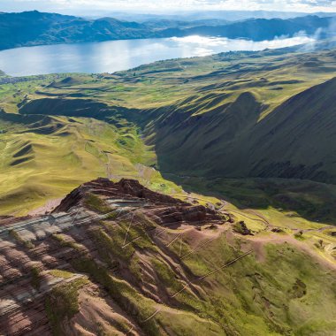 Gökkuşağı Dağı, Peru. Cusco yakınlarında Cerro Colorado olarak da bilinir. Hava Görünümü, kare resim