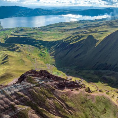 Gökkuşağı Dağı, Peru. Cusco yakınlarında Cerro Colorado olarak da bilinir. Hava Görünümü, kare resim
