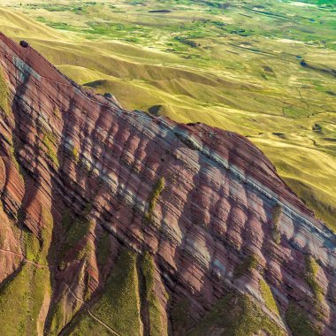 Gökkuşağı Dağı, Peru. Cusco yakınlarında Cerro Colorado olarak da bilinir. Hava Görünümü, kare resim