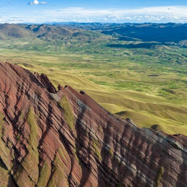 Gökkuşağı Dağı, Peru. Cusco yakınlarında Cerro Colorado olarak da bilinir. Hava Görünümü, kare resim