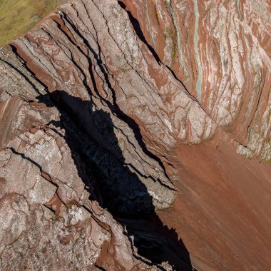 Gökkuşağı Dağı, Peru. Cusco yakınlarında Cerro Colorado olarak da bilinir. Hava Görünümü, kare resim