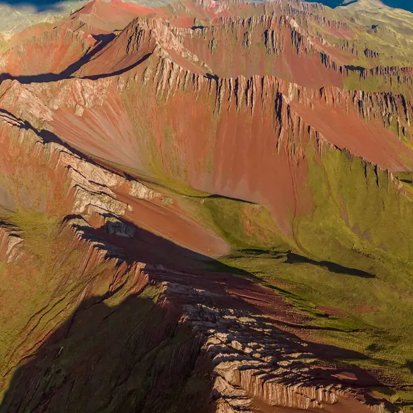 Gökkuşağı Dağı, Peru. Cusco yakınlarında Cerro Colorado olarak da bilinir. Hava Görünümü, kare resim