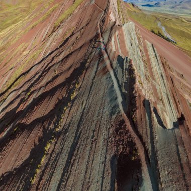 Gökkuşağı Dağı, Peru. Cusco yakınlarında Cerro Colorado olarak da bilinir. Hava Görünümü, kare resim