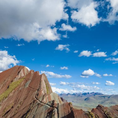 Gökkuşağı Dağı, Peru. Cusco yakınlarında Cerro Colorado olarak da bilinir. Hava Görünümü, kare resim