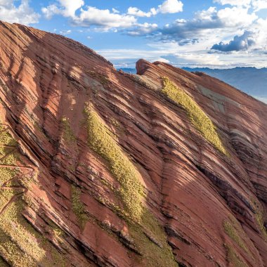 Gökkuşağı Dağı, Peru. Cusco yakınlarında Cerro Colorado olarak da bilinir. Hava Görünümü, kare resim