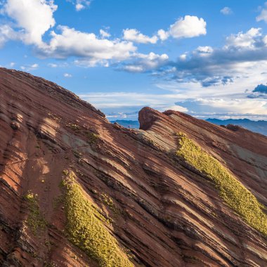 Gökkuşağı Dağı, Peru. Cusco yakınlarında Cerro Colorado olarak da bilinir. Hava Görünümü, kare resim