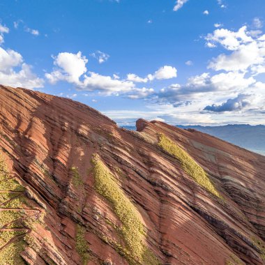 Gökkuşağı Dağı, Peru. Cusco yakınlarında Cerro Colorado olarak da bilinir. Hava Görünümü, kare resim