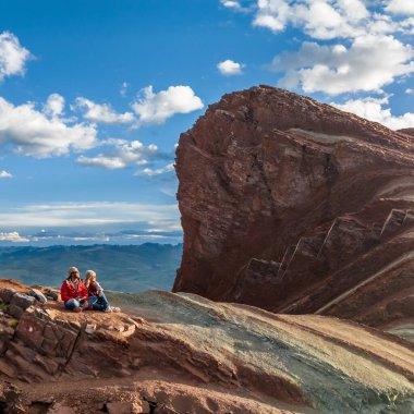 Gökkuşağı Dağı, Peru. Cusco yakınlarında Cerro Colorado olarak da bilinir. Hava Görünümü, kare resim