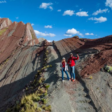 Gökkuşağı Dağı, Peru. Cusco yakınlarında Cerro Colorado olarak da bilinir. Hava Görünümü, kare resim