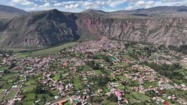 Cusco 'daki İnka Kutsal Vadisi. Urubamba Vadisi. Hava görünümü.